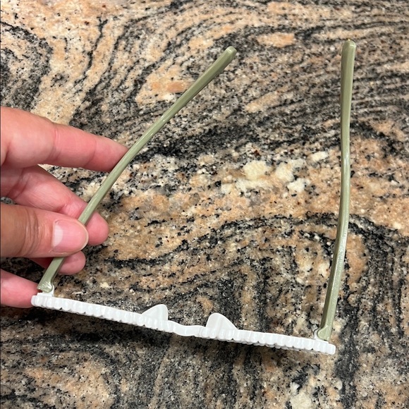 Toddler Floral Round Sunglasses with White Daisies - Picture 4 of 4